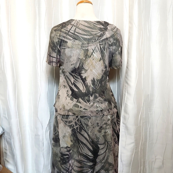 Truffles Green Floral Top and matching skirt - Picture 4 of 5